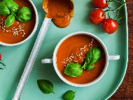 Рецепта Крем супа от червена леща, картоф, морков и доматен сос  от пюре, олио и брашно
